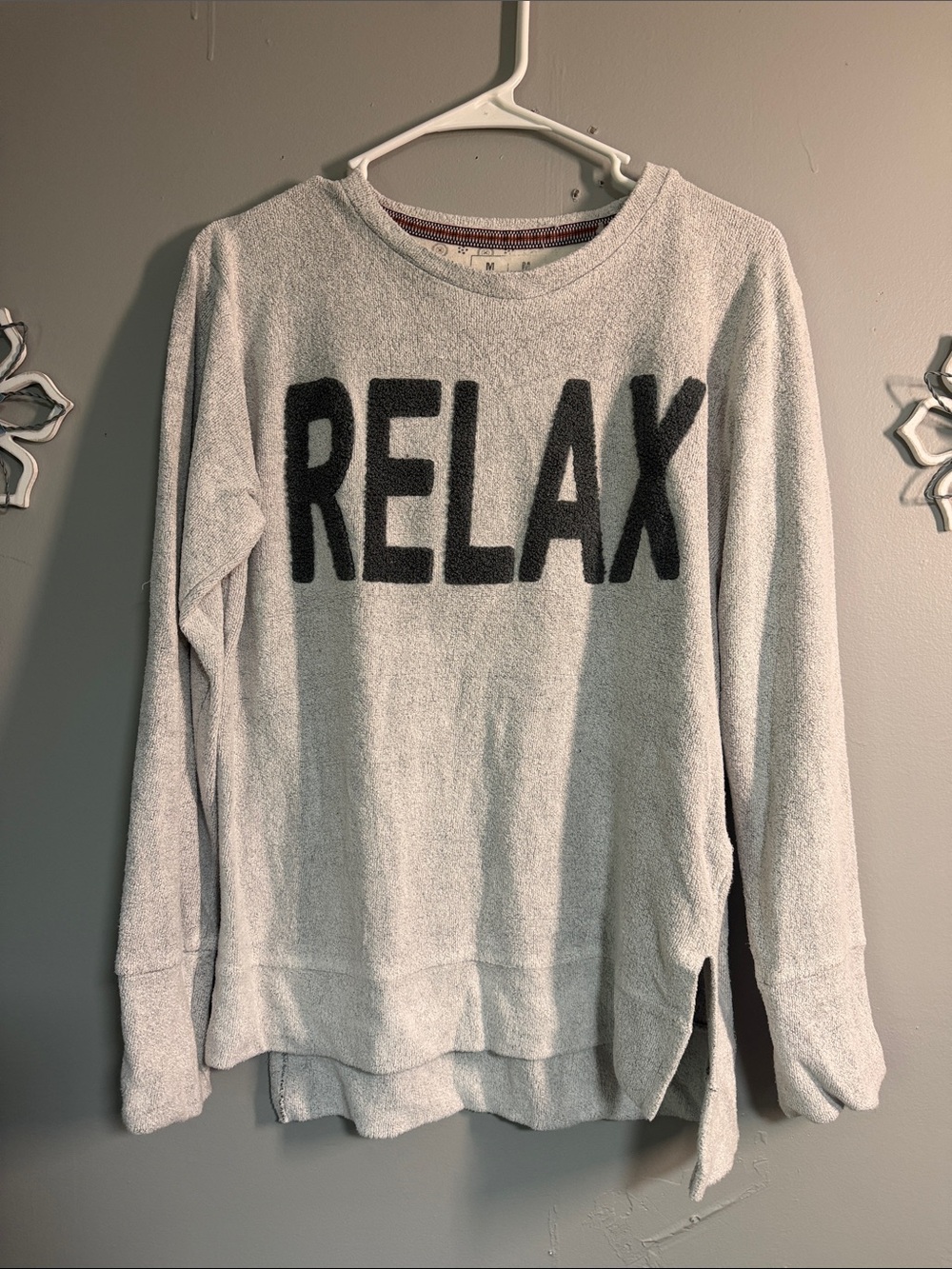 Relax Graphic Long Sleeve Pullover - Light Gray